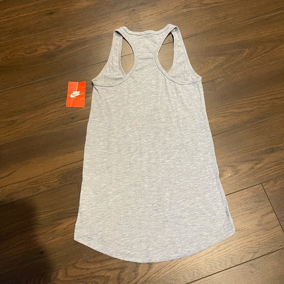 NWT Nike women’s grey racerback loose fit workout tank - Picture 5 of 5